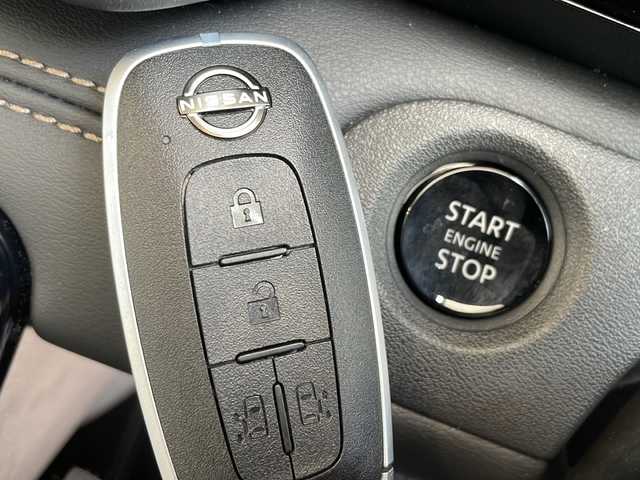 日産 セレナ ハイウェイスター V Vセレクション 愛知県 2024(令6)年 0.1万km プリズムホワイト プロパイロット/衝突軽減システム/純正9型ナビ/全方位カメラ/両側パワースライドドア/クルーズコントロール/フルセグ/Bluetooth/バックカメラ/コーナーセンサー/純正アルミホイール/ブラインドスポットモニター/LEDヘッドライト/パドルシフト/インテリジェントミラー/リアオートエアコン/ドライブレコーダー/ETC/ステアリングスイッチ/スマートキー/プッシュスタート