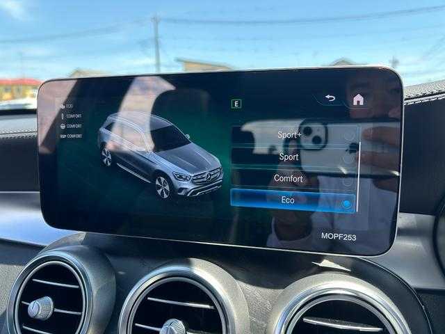 メルセデス・ベンツ ＧＬＣ２２０ d 4マチック AMGライン 埼玉県 2020(令2)年 5万km オブシディアンブラック 黒ハーフレザー/パノラミックスライディングルーフ/レーダーセーフティＰ/オートトランク/ＬＥＤヘッドライト/地上デジタル放送/パークトロニック/シートヒーター/全方位カメラ/純正１９インチＡＷ