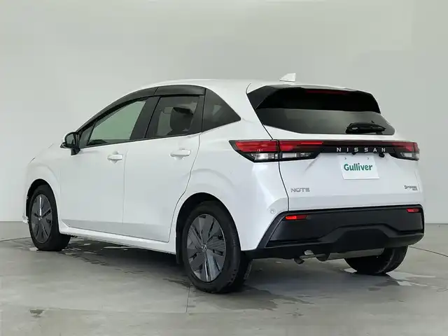 日産 ノート X FOUR 富山県 2022(令4)年 2.5万km ピュアホワイトパール 4WD/9インチ純正ナビ(AM/FM/CD/DVD/BT)/フルセグTV/バックカメラ/レーダークルーズコントロール/衝突軽減ブレーキ/レーンキープアシスト/オートブレーキホールド/電子パーキングブレーキ/標識検知機能/オートマチックハイビーム/オートライト/前席シートヒーター/ハンドルヒーター/前方ドライブレコーダー/前後コーナーセンサー/LEDヘッドライト/フォグランプ/鉄チンホイール/スマートキー/プッシュスタート/取扱説明書/保証書