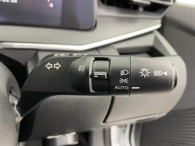 日産 ノート X FOUR 富山県 2022(令4)年 2.5万km ピュアホワイトパール 4WD/9インチ純正ナビ(AM/FM/CD/DVD/BT)/フルセグTV/バックカメラ/レーダークルーズコントロール/衝突軽減ブレーキ/レーンキープアシスト/オートブレーキホールド/電子パーキングブレーキ/標識検知機能/オートマチックハイビーム/オートライト/前席シートヒーター/ハンドルヒーター/前方ドライブレコーダー/前後コーナーセンサー/LEDヘッドライト/フォグランプ/鉄チンホイール/スマートキー/プッシュスタート/取扱説明書/保証書