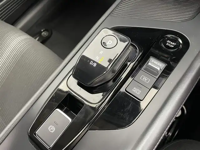 日産 ノート X FOUR 富山県 2022(令4)年 2.5万km ピュアホワイトパール 4WD/9インチ純正ナビ(AM/FM/CD/DVD/BT)/フルセグTV/バックカメラ/レーダークルーズコントロール/衝突軽減ブレーキ/レーンキープアシスト/オートブレーキホールド/電子パーキングブレーキ/標識検知機能/オートマチックハイビーム/オートライト/前席シートヒーター/ハンドルヒーター/前方ドライブレコーダー/前後コーナーセンサー/LEDヘッドライト/フォグランプ/鉄チンホイール/スマートキー/プッシュスタート/取扱説明書/保証書