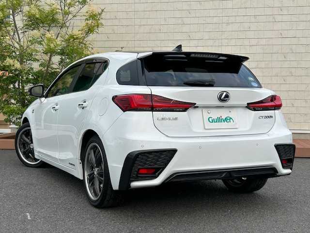 レクサス ＣＴ 200h Fスポーツ 茨城県 2018(平30)年 5.5万km ブラック/ホワイトノーヴァガラスフレーク 純正ＳＤナビ　/-BT/AM/FM/CD/フルセグTV/レーダークルーズコントロール　/ＥＴＣ　/ドライブレコーダー前方のみ　/D席N席パワーシート/D席N席シートヒーター/ステアリングヒーター/バックカメラ　/コーナーセンサー前後　/ＬＥＤライト　/レザーシート　/プッシュスタート/社外18インチアルミホイール/社外フロアマット/パワーステアリング/オールオートパワーウィンドウ/禁煙車