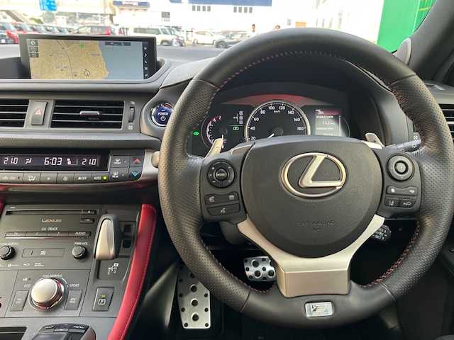 レクサス ＣＴ 200h Fスポーツ 茨城県 2018(平30)年 5.5万km ブラック/ホワイトノーヴァガラスフレーク 純正ＳＤナビ　/-BT/AM/FM/CD/フルセグTV/レーダークルーズコントロール　/ＥＴＣ　/ドライブレコーダー前方のみ　/D席N席パワーシート/D席N席シートヒーター/ステアリングヒーター/バックカメラ　/コーナーセンサー前後　/ＬＥＤライト　/レザーシート　/プッシュスタート/社外18インチアルミホイール/社外フロアマット/パワーステアリング/オールオートパワーウィンドウ/禁煙車
