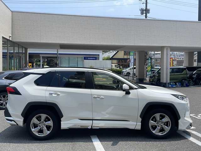 トヨタ ＲＡＶ４ ハイブリットG 広島県 2021(令3)年 6.2万km ホワイトパールクリスタルシャイン /登録時走行距離/　　　　　　　61556キロ/ワンオーナー/純正ディスプレイオーディオ/パノラミックビューモニター/地デジ/ハーフレザーシート/シートヒーター/PCS/モデリスタエアロ/パワーバックドア/デジタルインナーミラー/スペアキー×１/ビルトンETC/新車時整備手帳/　　【保証書】/取扱説明書/