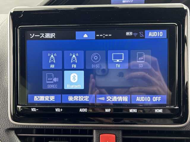 トヨタ ノア Si ダブルバイビーⅢ 三重県 2021(令3)年 5.3万km ホワイトパールクリスタルシャイン 純正9インチSDナビ/・AM/FM/CD/DVD/フルセグ/Bluetooth/SD/トヨタセーフティセンス/12.1インチ純正フリップダウンモニター/バックカメラ/両側パワースライドドア/クルーズコントロール/オートライト/オートハイビーム/前後ドライブレコーダー/ビルトインETC/プリクラッシュセーフティ/クリアランスソナー/先行車発進告知/純正16インチアルミホイール
