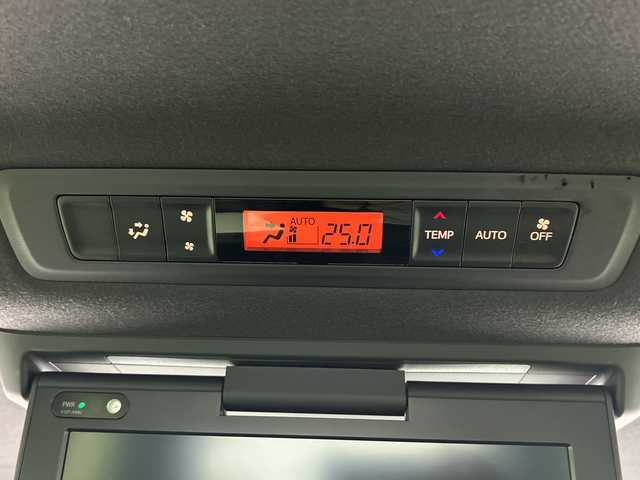 トヨタ ノア Si ダブルバイビーⅢ 三重県 2021(令3)年 5.3万km ホワイトパールクリスタルシャイン 純正9インチSDナビ/・AM/FM/CD/DVD/フルセグ/Bluetooth/SD/トヨタセーフティセンス/12.1インチ純正フリップダウンモニター/バックカメラ/両側パワースライドドア/クルーズコントロール/オートライト/オートハイビーム/前後ドライブレコーダー/ビルトインETC/プリクラッシュセーフティ/クリアランスソナー/先行車発進告知/純正16インチアルミホイール