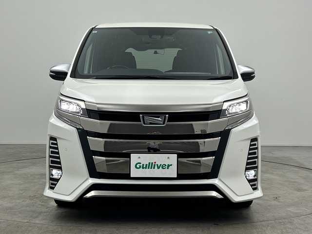 トヨタ ノア Si ダブルバイビーⅢ 三重県 2021(令3)年 5.3万km ホワイトパールクリスタルシャイン 純正9インチSDナビ/・AM/FM/CD/DVD/フルセグ/Bluetooth/SD/トヨタセーフティセンス/12.1インチ純正フリップダウンモニター/バックカメラ/両側パワースライドドア/クルーズコントロール/オートライト/オートハイビーム/前後ドライブレコーダー/ビルトインETC/プリクラッシュセーフティ/クリアランスソナー/先行車発進告知/純正16インチアルミホイール