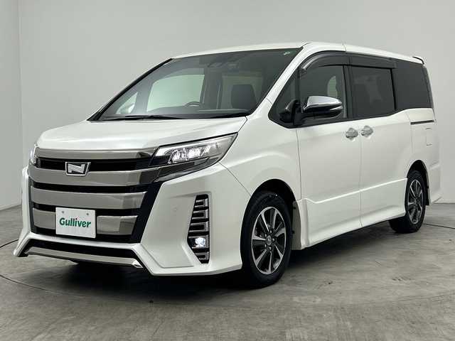 トヨタ ノア Si ダブルバイビーⅢ 三重県 2021(令3)年 5.3万km ホワイトパールクリスタルシャイン 純正9インチSDナビ/・AM/FM/CD/DVD/フルセグ/Bluetooth/SD/トヨタセーフティセンス/12.1インチ純正フリップダウンモニター/バックカメラ/両側パワースライドドア/クルーズコントロール/オートライト/オートハイビーム/前後ドライブレコーダー/ビルトインETC/プリクラッシュセーフティ/クリアランスソナー/先行車発進告知/純正16インチアルミホイール