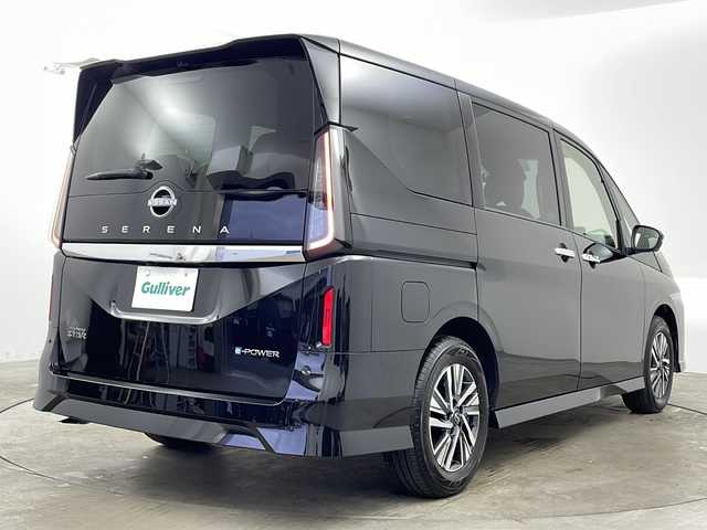 日産 セレナ e－パワー ハイウェイスター V 兵庫県 2025(令7)年 0.1千km ダイヤモンドブラック ・純正12.3インチナビ/・Bluetooth接続/・フルセグTV/・AppleCarPlay/AndroidAuto/・アラウンドビューモニター/・おくだけ充電/・タッチフリースライドドア/・両側パワースライドドア/・電子パーキングブレーキ/・ブラインドスポットモニター/・オートホールド/・純正フリップダウンモニター/・左右独立エアコン/・後席エアコン/・ビルトインETC2.0 /・全席USB充電ポート/・インテリジェントクルーズ/・車線維持支援/・車線逸脱警報/・車線逸脱防止支援/・後側方車両検知警報/・後側方衝突防止支援/・前方衝突防止支援/・踏み間違い衝突防止支援/・先行車発進お知らせ/・制限速度標識検知支援/・道路標識検知支援/・前後クリアランスソナー/・ふらつき警報/・プロパイロット/・デジタルインナーミラー/・オートマチックハイビーム/・ウインカーミラー/・フォグランプ/・革巻きステアリング/・ステアリングスイッチ/・取扱説明書/・保証書/・スペアキー/・16インチ純正アルミホイール/・LEDヘッドランプ