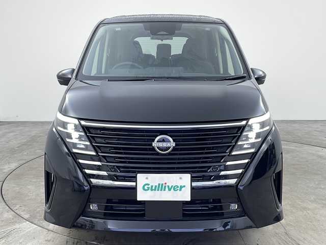 日産 セレナ e－パワー ハイウェイスター V 兵庫県 2025(令7)年 0.1千km ダイヤモンドブラック ・純正12.3インチナビ/・Bluetooth接続/・フルセグTV/・AppleCarPlay/AndroidAuto/・アラウンドビューモニター/・おくだけ充電/・タッチフリースライドドア/・両側パワースライドドア/・電子パーキングブレーキ/・ブラインドスポットモニター/・オートホールド/・純正フリップダウンモニター/・左右独立エアコン/・後席エアコン/・ビルトインETC2.0 /・全席USB充電ポート/・インテリジェントクルーズ/・車線維持支援/・車線逸脱警報/・車線逸脱防止支援/・後側方車両検知警報/・後側方衝突防止支援/・前方衝突防止支援/・踏み間違い衝突防止支援/・先行車発進お知らせ/・制限速度標識検知支援/・道路標識検知支援/・前後クリアランスソナー/・ふらつき警報/・プロパイロット/・デジタルインナーミラー/・オートマチックハイビーム/・ウインカーミラー/・フォグランプ/・革巻きステアリング/・ステアリングスイッチ/・取扱説明書/・保証書/・スペアキー/・16インチ純正アルミホイール/・LEDヘッドランプ