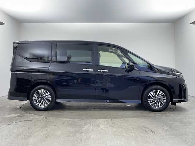 日産 セレナ e－パワー ハイウェイスター V 兵庫県 2025(令7)年 0.1千km ダイヤモンドブラック ・純正12.3インチナビ/・Bluetooth接続/・フルセグTV/・AppleCarPlay/AndroidAuto/・アラウンドビューモニター/・おくだけ充電/・タッチフリースライドドア/・両側パワースライドドア/・電子パーキングブレーキ/・ブラインドスポットモニター/・オートホールド/・純正フリップダウンモニター/・左右独立エアコン/・後席エアコン/・ビルトインETC2.0 /・全席USB充電ポート/・インテリジェントクルーズ/・車線維持支援/・車線逸脱警報/・車線逸脱防止支援/・後側方車両検知警報/・後側方衝突防止支援/・前方衝突防止支援/・踏み間違い衝突防止支援/・先行車発進お知らせ/・制限速度標識検知支援/・道路標識検知支援/・前後クリアランスソナー/・ふらつき警報/・プロパイロット/・デジタルインナーミラー/・オートマチックハイビーム/・ウインカーミラー/・フォグランプ/・革巻きステアリング/・ステアリングスイッチ/・取扱説明書/・保証書/・スペアキー/・16インチ純正アルミホイール/・LEDヘッドランプ