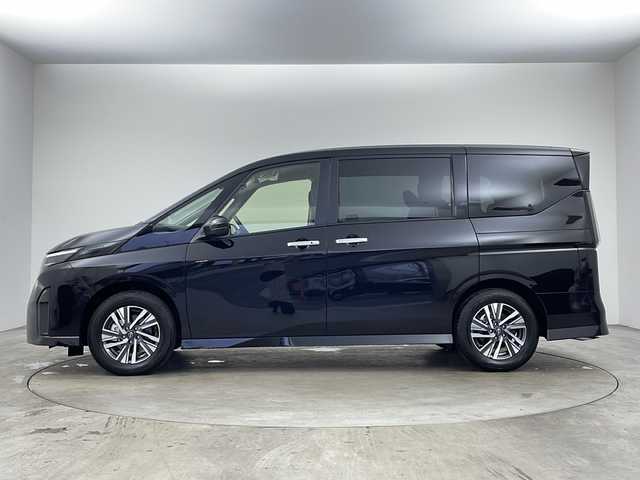 日産 セレナ e－パワー ハイウェイスター V 兵庫県 2025(令7)年 0.1千km ダイヤモンドブラック ・純正12.3インチナビ/・Bluetooth接続/・フルセグTV/・AppleCarPlay/AndroidAuto/・アラウンドビューモニター/・おくだけ充電/・タッチフリースライドドア/・両側パワースライドドア/・電子パーキングブレーキ/・ブラインドスポットモニター/・オートホールド/・純正フリップダウンモニター/・左右独立エアコン/・後席エアコン/・ビルトインETC2.0 /・全席USB充電ポート/・インテリジェントクルーズ/・車線維持支援/・車線逸脱警報/・車線逸脱防止支援/・後側方車両検知警報/・後側方衝突防止支援/・前方衝突防止支援/・踏み間違い衝突防止支援/・先行車発進お知らせ/・制限速度標識検知支援/・道路標識検知支援/・前後クリアランスソナー/・ふらつき警報/・プロパイロット/・デジタルインナーミラー/・オートマチックハイビーム/・ウインカーミラー/・フォグランプ/・革巻きステアリング/・ステアリングスイッチ/・取扱説明書/・保証書/・スペアキー/・16インチ純正アルミホイール/・LEDヘッドランプ