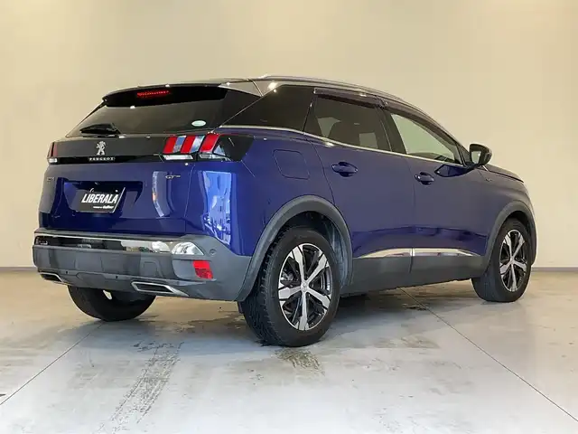 プジョー ３００８ GT ブルー HDi 熊本県 2018(平30)年 4.8万km 青Ⅱ ・スマートキー/・プッシュスタート/・アクティブセーフティブレーキ/・疲労検知/・ディレクショナルヘッドライト/・インテリジェントハイビーム/・レーンキープアシスト/・パーキングセンサー/・ブラインドスポットモニター/・クルーズコントロール(追従式)/・ハーフレザーシート/・純正ディスプレイオーディオ/　【Bluetooth・USB・AppleCarPlay・AndroidAuto】/・バックカメラ/・左サイドカメラ/・ETC/・ドライブレコーダー(前方録画)/・LEDヘッドランプ/・LEDフォグランプ/・純正ラバーマット/・純正バイザー/・保証書/取説