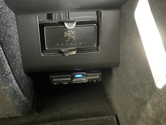 プジョー ３００８ GT ブルー HDi 熊本県 2018(平30)年 4.8万km 青Ⅱ ・スマートキー/・プッシュスタート/・アクティブセーフティブレーキ/・疲労検知/・ディレクショナルヘッドライト/・インテリジェントハイビーム/・レーンキープアシスト/・パーキングセンサー/・ブラインドスポットモニター/・クルーズコントロール(追従式)/・ハーフレザーシート/・純正ディスプレイオーディオ/　【Bluetooth・USB・AppleCarPlay・AndroidAuto】/・バックカメラ/・左サイドカメラ/・ETC/・ドライブレコーダー(前方録画)/・LEDヘッドランプ/・LEDフォグランプ/・純正ラバーマット/・純正バイザー/・保証書/取説