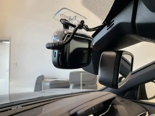 プジョー ３００８ GT ブルー HDi 熊本県 2018(平30)年 4.8万km 青Ⅱ ・スマートキー/・プッシュスタート/・アクティブセーフティブレーキ/・疲労検知/・ディレクショナルヘッドライト/・インテリジェントハイビーム/・レーンキープアシスト/・パーキングセンサー/・ブラインドスポットモニター/・クルーズコントロール(追従式)/・ハーフレザーシート/・純正ディスプレイオーディオ/　【Bluetooth・USB・AppleCarPlay・AndroidAuto】/・バックカメラ/・左サイドカメラ/・ETC/・ドライブレコーダー(前方録画)/・LEDヘッドランプ/・LEDフォグランプ/・純正ラバーマット/・純正バイザー/・保証書/取説