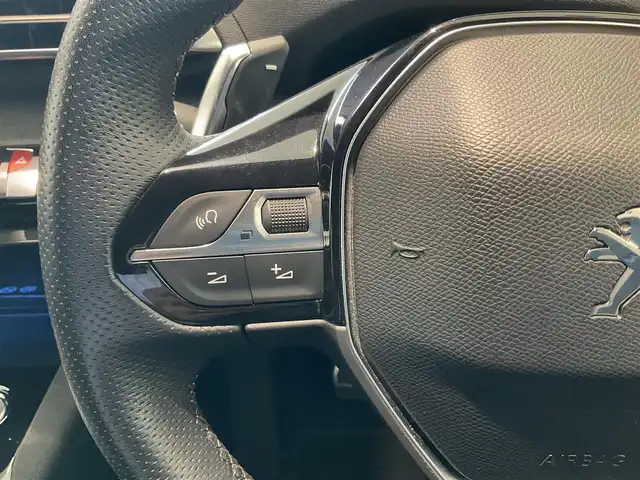 プジョー ３００８ GT ブルー HDi 熊本県 2018(平30)年 4.8万km 青Ⅱ ・スマートキー/・プッシュスタート/・アクティブセーフティブレーキ/・疲労検知/・ディレクショナルヘッドライト/・インテリジェントハイビーム/・レーンキープアシスト/・パーキングセンサー/・ブラインドスポットモニター/・クルーズコントロール(追従式)/・ハーフレザーシート/・純正ディスプレイオーディオ/　【Bluetooth・USB・AppleCarPlay・AndroidAuto】/・バックカメラ/・左サイドカメラ/・ETC/・ドライブレコーダー(前方録画)/・LEDヘッドランプ/・LEDフォグランプ/・純正ラバーマット/・純正バイザー/・保証書/取説