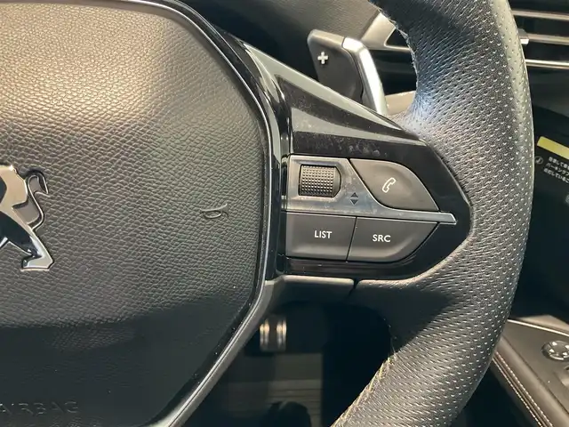 プジョー ３００８ GT ブルー HDi 熊本県 2018(平30)年 4.8万km 青Ⅱ ・スマートキー/・プッシュスタート/・アクティブセーフティブレーキ/・疲労検知/・ディレクショナルヘッドライト/・インテリジェントハイビーム/・レーンキープアシスト/・パーキングセンサー/・ブラインドスポットモニター/・クルーズコントロール(追従式)/・ハーフレザーシート/・純正ディスプレイオーディオ/　【Bluetooth・USB・AppleCarPlay・AndroidAuto】/・バックカメラ/・左サイドカメラ/・ETC/・ドライブレコーダー(前方録画)/・LEDヘッドランプ/・LEDフォグランプ/・純正ラバーマット/・純正バイザー/・保証書/取説