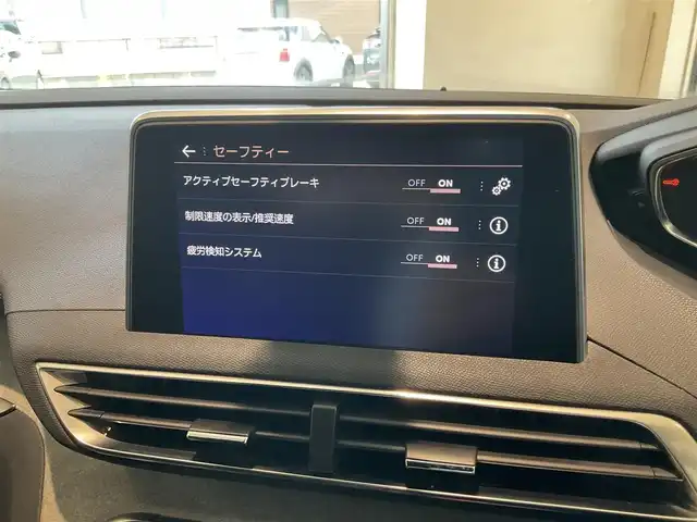 プジョー ３００８ GT ブルー HDi 熊本県 2018(平30)年 4.8万km 青Ⅱ ・スマートキー/・プッシュスタート/・アクティブセーフティブレーキ/・疲労検知/・ディレクショナルヘッドライト/・インテリジェントハイビーム/・レーンキープアシスト/・パーキングセンサー/・ブラインドスポットモニター/・クルーズコントロール(追従式)/・ハーフレザーシート/・純正ディスプレイオーディオ/　【Bluetooth・USB・AppleCarPlay・AndroidAuto】/・バックカメラ/・左サイドカメラ/・ETC/・ドライブレコーダー(前方録画)/・LEDヘッドランプ/・LEDフォグランプ/・純正ラバーマット/・純正バイザー/・保証書/取説