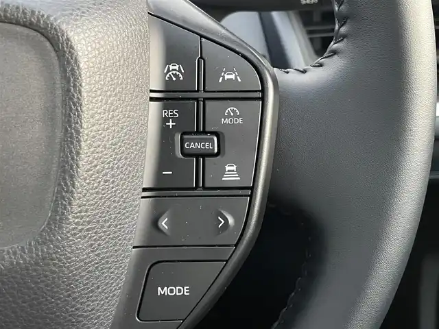 トヨタ プリウス U 滋賀県 2025(令7)年 0.3万km アティチュードブラックマイカ 純正８型ディスプレイ/・Bluetooth/フルセグ/・ミラキャスト/バックカメラ/革巻きステアリング/ステアリングリモコン/ETC２．０/前後ドライブレコーダー/レーダークルコン/オートリトラミラー/AC１００V/オートハイビーム/LEDオートライト/レーンディパーチャーアラート/プリクラッシュセーフティ/プロアクティブドライビングアシスト/クリアランスソナー/パーキングサポートブレーキ/ロードサインアシスト/スマートキー