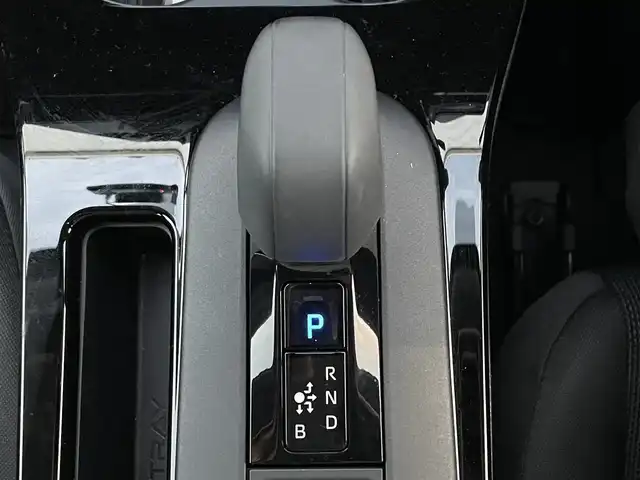 トヨタ プリウス U 滋賀県 2025(令7)年 0.3万km アティチュードブラックマイカ 純正８型ディスプレイ/・Bluetooth/フルセグ/・ミラキャスト/バックカメラ/革巻きステアリング/ステアリングリモコン/ETC２．０/前後ドライブレコーダー/レーダークルコン/オートリトラミラー/AC１００V/オートハイビーム/LEDオートライト/レーンディパーチャーアラート/プリクラッシュセーフティ/プロアクティブドライビングアシスト/クリアランスソナー/パーキングサポートブレーキ/ロードサインアシスト/スマートキー