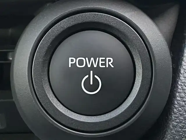 トヨタ プリウス U 滋賀県 2025(令7)年 0.3万km アティチュードブラックマイカ 純正８型ディスプレイ/・Bluetooth/フルセグ/・ミラキャスト/バックカメラ/革巻きステアリング/ステアリングリモコン/ETC２．０/前後ドライブレコーダー/レーダークルコン/オートリトラミラー/AC１００V/オートハイビーム/LEDオートライト/レーンディパーチャーアラート/プリクラッシュセーフティ/プロアクティブドライビングアシスト/クリアランスソナー/パーキングサポートブレーキ/ロードサインアシスト/スマートキー