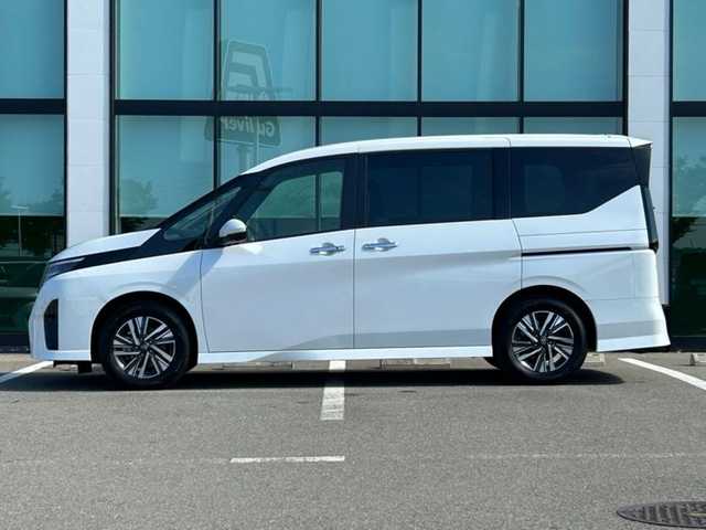 日産 セレナ ハイウェイスター V 和歌山県 2023(令5)年 5.3万km プリズムホワイト 純正12.3インチナビ/全方位カメラ/フルセグTV/BT/衝突軽減ブレーキ/ブラインドスポットモニター/プロパイロット/前後コーナーセンサー/レーンキープアシスト/両側パワスラ/デジタルインナーミラー/ドラレコ/置くだけ充電器/ビルトインETC2.0/ステアリングリモコン/LEDヘッドライト/フォグランプ