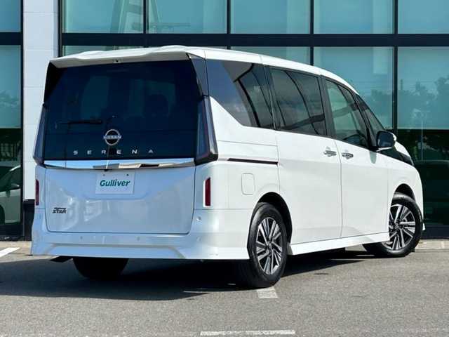 日産 セレナ ハイウェイスター V 和歌山県 2023(令5)年 5.3万km プリズムホワイト 純正12.3インチナビ/全方位カメラ/フルセグTV/BT/衝突軽減ブレーキ/ブラインドスポットモニター/プロパイロット/前後コーナーセンサー/レーンキープアシスト/両側パワスラ/デジタルインナーミラー/ドラレコ/置くだけ充電器/ビルトインETC2.0/ステアリングリモコン/LEDヘッドライト/フォグランプ