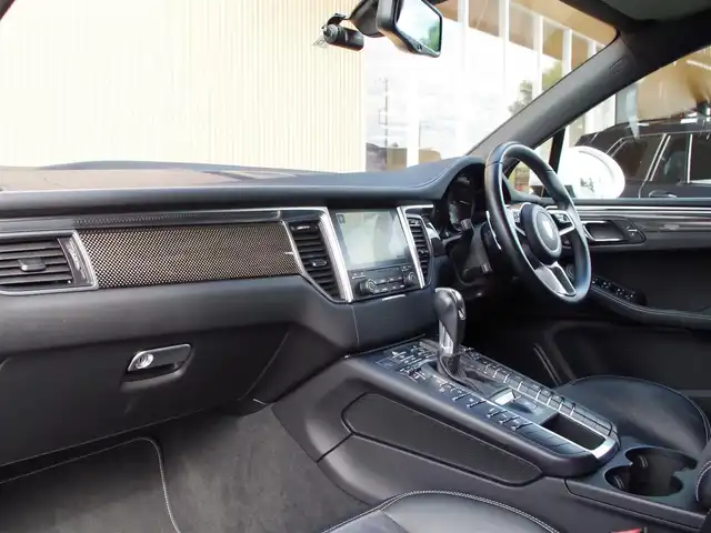 ポルシェ マカン GTS 埼玉県 2018(平30)年 3.2万km パール ブラックハーフレザーシート/オートクルーズコントロール/CarPlay/パークセンサー/バックカメラ/純正ナビ/ドラレコ/ETC/GPSレーダー探知機/Bluetooth/可変バルブ/タイヤヒビ