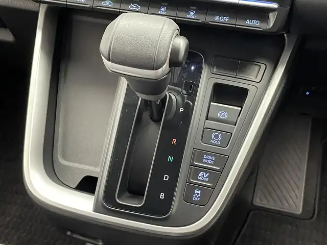 トヨタ ノア ハイブリッド S－Z 愛知県 2024(令6)年 1万km アティチュードブラックマイカ 純正１０．５型ＤＡナビ　デジイン　カラーＨＵＤ　禁煙　ＤＶＤ　フルセグ　ＥＴＣ２．０　前後ドラレコ　ＨＤＭＩ　バックカメラ　シートヒーター　セーフティセンス　衝突軽減　追従クルコン　黒ハーフレザー