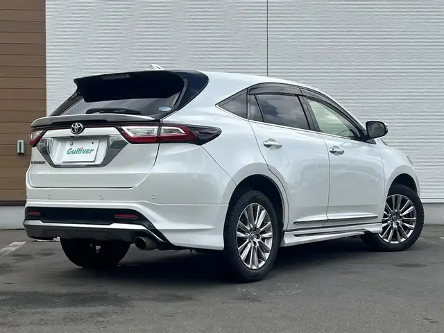 トヨタ ハリアー プレミアム 秋田県 2019(平31)年 16.2万km ホワイトパールクリスタルシャイン ４WD/衝突軽減システム/LEDヘッドライト/モデリスタエアロパーツ/純正メモリナビ（DVD/CD/BT/USB)/フルセグ/バックカメラ/トヨタ純正アルミ（冬タイヤ装着）/スマートキー/純正エンジンスターター/アイドリングストップ/プッシュスタート/コーナーセンサー/クルーズコントロール追従走行有/レーンキープアシスト/アダプティブ・フロントライティングシステム/MTモード付AT/ステアリングスイッチ/運転席パワーシート/ドライブレコーダー/ビルトインETC/電動リアゲート/電動パーキングブレーキ/オートブレーキホールド機能/100V充電/純正フロアマット/純正ドアバイザー/オートライト/オートエアコン/パワーステアリング/パワーウィンドウ/電動格納ウィンカーミラー/横滑り防止/盗難防止装置/寒冷地仕様/保証書/取扱説明書/記録簿