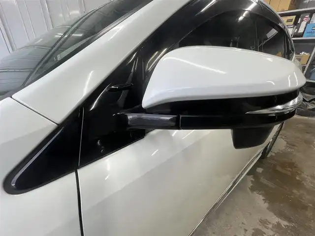 トヨタ ハリアー プレミアム 秋田県 2019(平31)年 16.2万km ホワイトパールクリスタルシャイン ４WD/衝突軽減システム/LEDヘッドライト/モデリスタエアロパーツ/純正メモリナビ（DVD/CD/BT/USB)/フルセグ/バックカメラ/トヨタ純正アルミ（冬タイヤ装着）/スマートキー/純正エンジンスターター/アイドリングストップ/プッシュスタート/コーナーセンサー/クルーズコントロール追従走行有/レーンキープアシスト/アダプティブ・フロントライティングシステム/MTモード付AT/ステアリングスイッチ/運転席パワーシート/ドライブレコーダー/ビルトインETC/電動リアゲート/電動パーキングブレーキ/オートブレーキホールド機能/100V充電/純正フロアマット/純正ドアバイザー/オートライト/オートエアコン/パワーステアリング/パワーウィンドウ/電動格納ウィンカーミラー/横滑り防止/盗難防止装置/寒冷地仕様/保証書/取扱説明書/記録簿