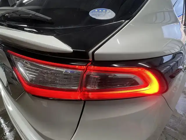 トヨタ ハリアー プレミアム 秋田県 2019(平31)年 16.2万km ホワイトパールクリスタルシャイン ４WD/衝突軽減システム/LEDヘッドライト/モデリスタエアロパーツ/純正メモリナビ（DVD/CD/BT/USB)/フルセグ/バックカメラ/トヨタ純正アルミ（冬タイヤ装着）/スマートキー/純正エンジンスターター/アイドリングストップ/プッシュスタート/コーナーセンサー/クルーズコントロール追従走行有/レーンキープアシスト/アダプティブ・フロントライティングシステム/MTモード付AT/ステアリングスイッチ/運転席パワーシート/ドライブレコーダー/ビルトインETC/電動リアゲート/電動パーキングブレーキ/オートブレーキホールド機能/100V充電/純正フロアマット/純正ドアバイザー/オートライト/オートエアコン/パワーステアリング/パワーウィンドウ/電動格納ウィンカーミラー/横滑り防止/盗難防止装置/寒冷地仕様/保証書/取扱説明書/記録簿