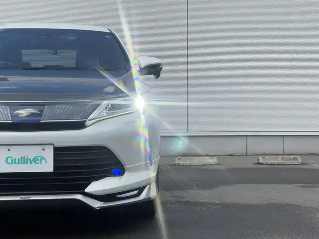 トヨタ ハリアー プレミアム 秋田県 2019(平31)年 16.2万km ホワイトパールクリスタルシャイン ４WD/衝突軽減システム/LEDヘッドライト/モデリスタエアロパーツ/純正メモリナビ（DVD/CD/BT/USB)/フルセグ/バックカメラ/トヨタ純正アルミ（冬タイヤ装着）/スマートキー/純正エンジンスターター/アイドリングストップ/プッシュスタート/コーナーセンサー/クルーズコントロール追従走行有/レーンキープアシスト/アダプティブ・フロントライティングシステム/MTモード付AT/ステアリングスイッチ/運転席パワーシート/ドライブレコーダー/ビルトインETC/電動リアゲート/電動パーキングブレーキ/オートブレーキホールド機能/100V充電/純正フロアマット/純正ドアバイザー/オートライト/オートエアコン/パワーステアリング/パワーウィンドウ/電動格納ウィンカーミラー/横滑り防止/盗難防止装置/寒冷地仕様/保証書/取扱説明書/記録簿