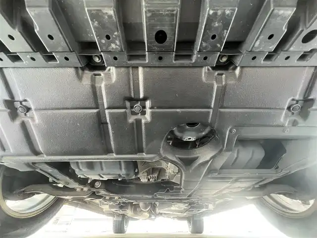 トヨタ ハリアー プレミアム 秋田県 2019(平31)年 16.2万km ホワイトパールクリスタルシャイン ４WD/衝突軽減システム/LEDヘッドライト/モデリスタエアロパーツ/純正メモリナビ（DVD/CD/BT/USB)/フルセグ/バックカメラ/トヨタ純正アルミ（冬タイヤ装着）/スマートキー/純正エンジンスターター/アイドリングストップ/プッシュスタート/コーナーセンサー/クルーズコントロール追従走行有/レーンキープアシスト/アダプティブ・フロントライティングシステム/MTモード付AT/ステアリングスイッチ/運転席パワーシート/ドライブレコーダー/ビルトインETC/電動リアゲート/電動パーキングブレーキ/オートブレーキホールド機能/100V充電/純正フロアマット/純正ドアバイザー/オートライト/オートエアコン/パワーステアリング/パワーウィンドウ/電動格納ウィンカーミラー/横滑り防止/盗難防止装置/寒冷地仕様/保証書/取扱説明書/記録簿