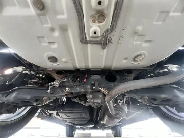 トヨタ ハリアー プレミアム 秋田県 2019(平31)年 16.2万km ホワイトパールクリスタルシャイン ４WD/衝突軽減システム/LEDヘッドライト/モデリスタエアロパーツ/純正メモリナビ（DVD/CD/BT/USB)/フルセグ/バックカメラ/トヨタ純正アルミ（冬タイヤ装着）/スマートキー/純正エンジンスターター/アイドリングストップ/プッシュスタート/コーナーセンサー/クルーズコントロール追従走行有/レーンキープアシスト/アダプティブ・フロントライティングシステム/MTモード付AT/ステアリングスイッチ/運転席パワーシート/ドライブレコーダー/ビルトインETC/電動リアゲート/電動パーキングブレーキ/オートブレーキホールド機能/100V充電/純正フロアマット/純正ドアバイザー/オートライト/オートエアコン/パワーステアリング/パワーウィンドウ/電動格納ウィンカーミラー/横滑り防止/盗難防止装置/寒冷地仕様/保証書/取扱説明書/記録簿