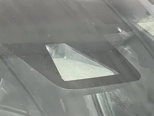 トヨタ ハリアー プレミアム 秋田県 2019(平31)年 16.2万km ホワイトパールクリスタルシャイン ４WD/衝突軽減システム/LEDヘッドライト/モデリスタエアロパーツ/純正メモリナビ（DVD/CD/BT/USB)/フルセグ/バックカメラ/トヨタ純正アルミ（冬タイヤ装着）/スマートキー/純正エンジンスターター/アイドリングストップ/プッシュスタート/コーナーセンサー/クルーズコントロール追従走行有/レーンキープアシスト/アダプティブ・フロントライティングシステム/MTモード付AT/ステアリングスイッチ/運転席パワーシート/ドライブレコーダー/ビルトインETC/電動リアゲート/電動パーキングブレーキ/オートブレーキホールド機能/100V充電/純正フロアマット/純正ドアバイザー/オートライト/オートエアコン/パワーステアリング/パワーウィンドウ/電動格納ウィンカーミラー/横滑り防止/盗難防止装置/寒冷地仕様/保証書/取扱説明書/記録簿