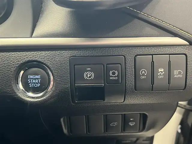 トヨタ ハリアー プレミアム 秋田県 2019(平31)年 16.2万km ホワイトパールクリスタルシャイン ４WD/衝突軽減システム/LEDヘッドライト/モデリスタエアロパーツ/純正メモリナビ（DVD/CD/BT/USB)/フルセグ/バックカメラ/トヨタ純正アルミ（冬タイヤ装着）/スマートキー/純正エンジンスターター/アイドリングストップ/プッシュスタート/コーナーセンサー/クルーズコントロール追従走行有/レーンキープアシスト/アダプティブ・フロントライティングシステム/MTモード付AT/ステアリングスイッチ/運転席パワーシート/ドライブレコーダー/ビルトインETC/電動リアゲート/電動パーキングブレーキ/オートブレーキホールド機能/100V充電/純正フロアマット/純正ドアバイザー/オートライト/オートエアコン/パワーステアリング/パワーウィンドウ/電動格納ウィンカーミラー/横滑り防止/盗難防止装置/寒冷地仕様/保証書/取扱説明書/記録簿