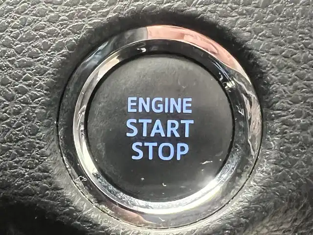 トヨタ ハリアー プレミアム 秋田県 2019(平31)年 16.2万km ホワイトパールクリスタルシャイン ４WD/衝突軽減システム/LEDヘッドライト/モデリスタエアロパーツ/純正メモリナビ（DVD/CD/BT/USB)/フルセグ/バックカメラ/トヨタ純正アルミ（冬タイヤ装着）/スマートキー/純正エンジンスターター/アイドリングストップ/プッシュスタート/コーナーセンサー/クルーズコントロール追従走行有/レーンキープアシスト/アダプティブ・フロントライティングシステム/MTモード付AT/ステアリングスイッチ/運転席パワーシート/ドライブレコーダー/ビルトインETC/電動リアゲート/電動パーキングブレーキ/オートブレーキホールド機能/100V充電/純正フロアマット/純正ドアバイザー/オートライト/オートエアコン/パワーステアリング/パワーウィンドウ/電動格納ウィンカーミラー/横滑り防止/盗難防止装置/寒冷地仕様/保証書/取扱説明書/記録簿