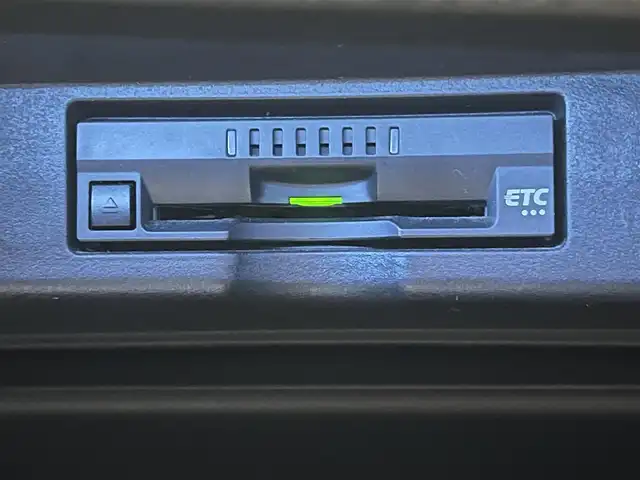 トヨタ ハリアー プレミアム 秋田県 2019(平31)年 16.2万km ホワイトパールクリスタルシャイン ４WD/衝突軽減システム/LEDヘッドライト/モデリスタエアロパーツ/純正メモリナビ（DVD/CD/BT/USB)/フルセグ/バックカメラ/トヨタ純正アルミ（冬タイヤ装着）/スマートキー/純正エンジンスターター/アイドリングストップ/プッシュスタート/コーナーセンサー/クルーズコントロール追従走行有/レーンキープアシスト/アダプティブ・フロントライティングシステム/MTモード付AT/ステアリングスイッチ/運転席パワーシート/ドライブレコーダー/ビルトインETC/電動リアゲート/電動パーキングブレーキ/オートブレーキホールド機能/100V充電/純正フロアマット/純正ドアバイザー/オートライト/オートエアコン/パワーステアリング/パワーウィンドウ/電動格納ウィンカーミラー/横滑り防止/盗難防止装置/寒冷地仕様/保証書/取扱説明書/記録簿