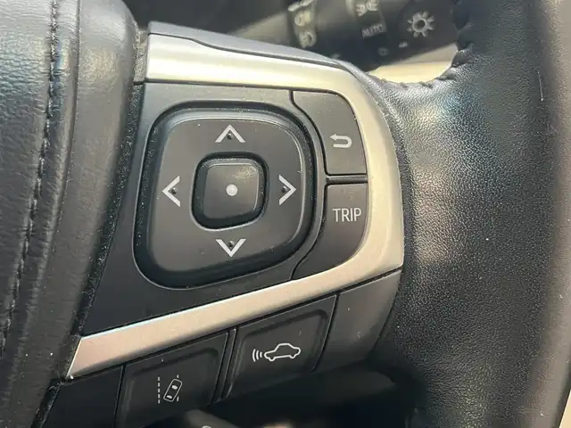 トヨタ ハリアー プレミアム 秋田県 2019(平31)年 16.2万km ホワイトパールクリスタルシャイン ４WD/衝突軽減システム/LEDヘッドライト/モデリスタエアロパーツ/純正メモリナビ（DVD/CD/BT/USB)/フルセグ/バックカメラ/トヨタ純正アルミ（冬タイヤ装着）/スマートキー/純正エンジンスターター/アイドリングストップ/プッシュスタート/コーナーセンサー/クルーズコントロール追従走行有/レーンキープアシスト/アダプティブ・フロントライティングシステム/MTモード付AT/ステアリングスイッチ/運転席パワーシート/ドライブレコーダー/ビルトインETC/電動リアゲート/電動パーキングブレーキ/オートブレーキホールド機能/100V充電/純正フロアマット/純正ドアバイザー/オートライト/オートエアコン/パワーステアリング/パワーウィンドウ/電動格納ウィンカーミラー/横滑り防止/盗難防止装置/寒冷地仕様/保証書/取扱説明書/記録簿