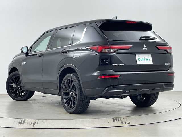 三菱 アウトランダー ＰＨＥＶ ブラックエディション 埼玉県 2023(令5)年 0.5万km アメジストブラック メーカー純正12.3インチナビ/アラウンドモニター　/マイパイロット　/パドルシフト　/ＡＣ１００Ｖ　/置くだけ充電　/ハンドルヒーター　/シートヒーター　/ハーフレザー　/純正前後ドライブレコーダー　/純正ＥＴＣ２．０