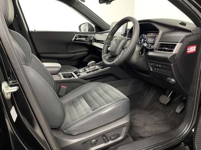 三菱 アウトランダー ＰＨＥＶ ブラックエディション 埼玉県 2023(令5)年 0.5万km アメジストブラック メーカー純正12.3インチナビ/アラウンドモニター　/マイパイロット　/パドルシフト　/ＡＣ１００Ｖ　/置くだけ充電　/ハンドルヒーター　/シートヒーター　/ハーフレザー　/純正前後ドライブレコーダー　/純正ＥＴＣ２．０