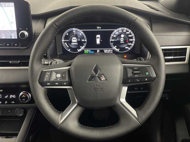 三菱 アウトランダー ＰＨＥＶ ブラックエディション 埼玉県 2023(令5)年 0.5万km アメジストブラック メーカー純正12.3インチナビ/アラウンドモニター　/マイパイロット　/パドルシフト　/ＡＣ１００Ｖ　/置くだけ充電　/ハンドルヒーター　/シートヒーター　/ハーフレザー　/純正前後ドライブレコーダー　/純正ＥＴＣ２．０