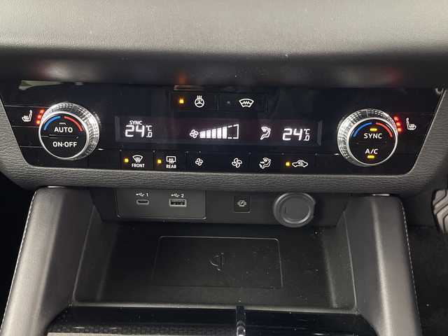 三菱 アウトランダー ＰＨＥＶ ブラックエディション 埼玉県 2023(令5)年 0.5万km アメジストブラック メーカー純正12.3インチナビ/アラウンドモニター　/マイパイロット　/パドルシフト　/ＡＣ１００Ｖ　/置くだけ充電　/ハンドルヒーター　/シートヒーター　/ハーフレザー　/純正前後ドライブレコーダー　/純正ＥＴＣ２．０