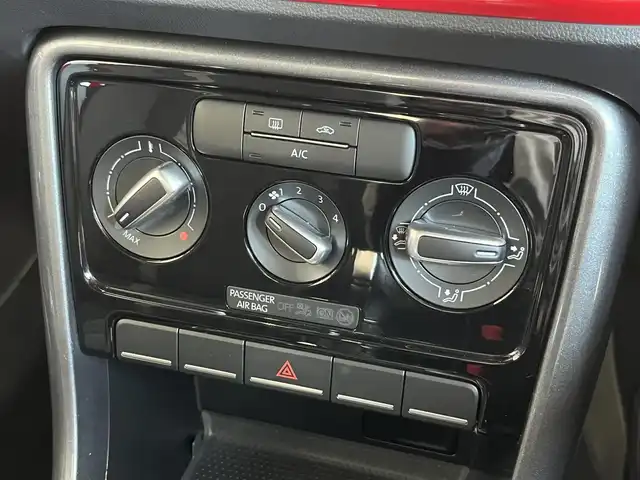 フォルクスワーゲン ザ・ビートル デザイン 山形県 2018(平30)年 4.1万km 赤 純正SDナビ /フルセグTV　/オートライト　/Bluetooth/USB /純正フロアマット　/HIDヘッドライト　/電動格納ミラー　/横滑り防止装置　/ブラインドスポットモニター　/クルーズコントロール　/ESC