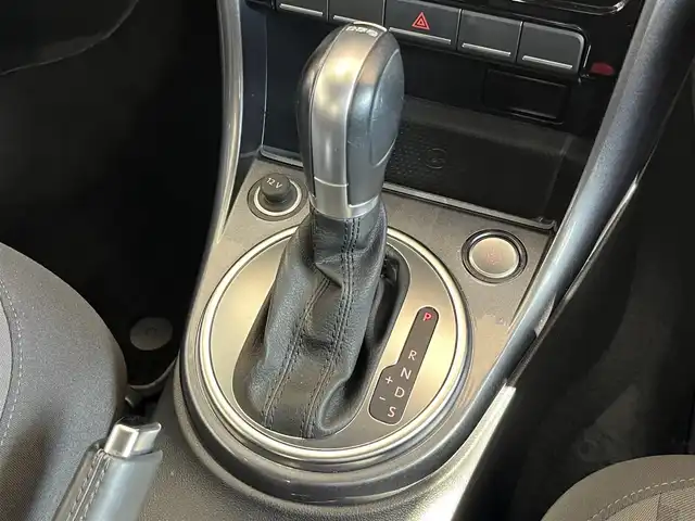 フォルクスワーゲン ザ・ビートル デザイン 山形県 2018(平30)年 4.1万km 赤 純正SDナビ /フルセグTV　/オートライト　/Bluetooth/USB /純正フロアマット　/HIDヘッドライト　/電動格納ミラー　/横滑り防止装置　/ブラインドスポットモニター　/クルーズコントロール　/ESC