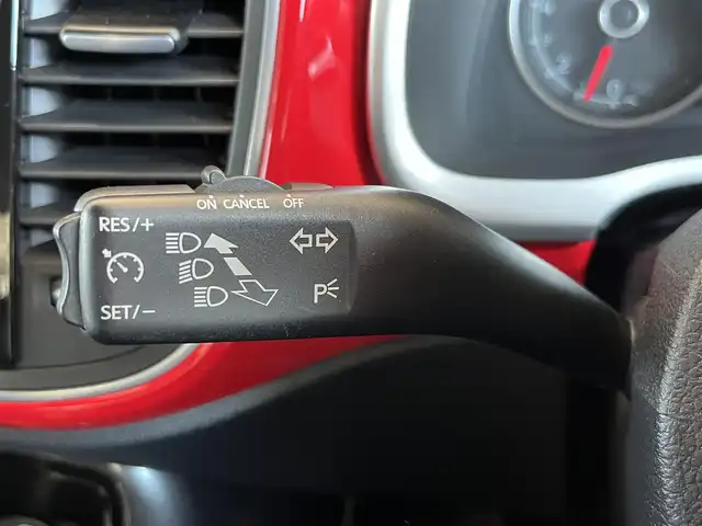 フォルクスワーゲン ザ・ビートル デザイン 山形県 2018(平30)年 4.1万km 赤 純正SDナビ /フルセグTV　/オートライト　/Bluetooth/USB /純正フロアマット　/HIDヘッドライト　/電動格納ミラー　/横滑り防止装置　/ブラインドスポットモニター　/クルーズコントロール　/ESC