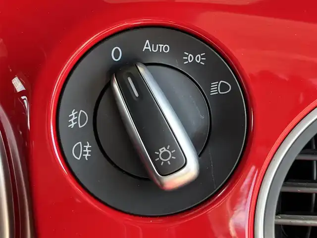 フォルクスワーゲン ザ・ビートル デザイン 山形県 2018(平30)年 4.1万km 赤 純正SDナビ /フルセグTV　/オートライト　/Bluetooth/USB /純正フロアマット　/HIDヘッドライト　/電動格納ミラー　/横滑り防止装置　/ブラインドスポットモニター　/クルーズコントロール　/ESC