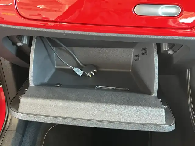 フォルクスワーゲン ザ・ビートル デザイン 山形県 2018(平30)年 4.1万km 赤 純正SDナビ /フルセグTV　/オートライト　/Bluetooth/USB /純正フロアマット　/HIDヘッドライト　/電動格納ミラー　/横滑り防止装置　/ブラインドスポットモニター　/クルーズコントロール　/ESC