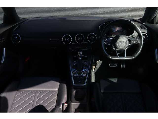 アウディ ＴＴクーペ 2．0 TFSI クワトロ 大分県 2017(平29)年 8.7万km グレイシアホワイトメタリック 当店買取車両/アシスタンスパッケージアドバンスト/・クルーズコントロール/・アウディサイドアシスト/・アウディアクティブレーンアシスト/・リヤビューカメラ/・パークアシスト/・アウディホールドアシスト/バーチャルコックピット/マトリックスＬＥＤヘッドライト/オートハイビーム/レザーパッケージ/・Ｓスポーツシート/・シートヒーター（フロント）/・ファインナッパレザー/・電動調整機能（フロント）ボルスター含む/純正ナビ/地デジ/Bluetooth/パドルシフト/純正１８インチＡＷ/ＥＴＣ/ドライブレコーダー前後（ユピテル）